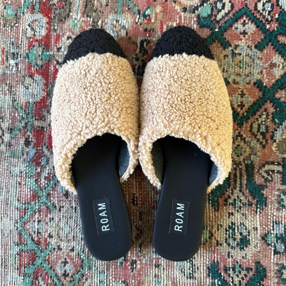 ROAM Fuzzy Cap Mule Women's Beige & Black